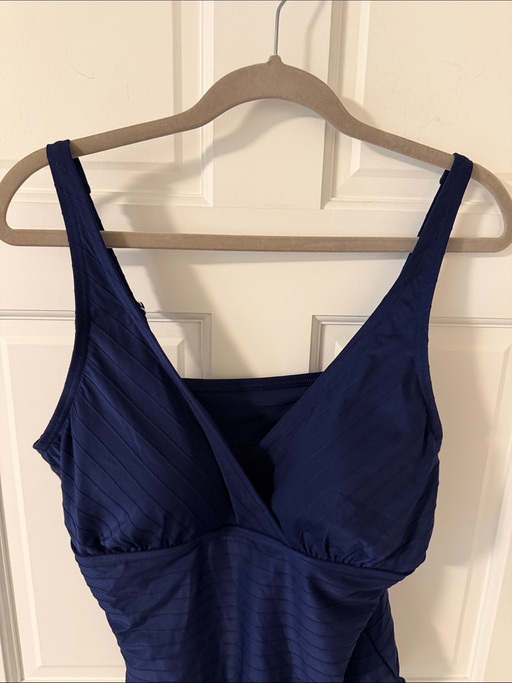 NWT Lands' End Women's Navy Ribbed V-Neck One Piece Swimsuit Size Large 14-16 - Picture 3 of 9